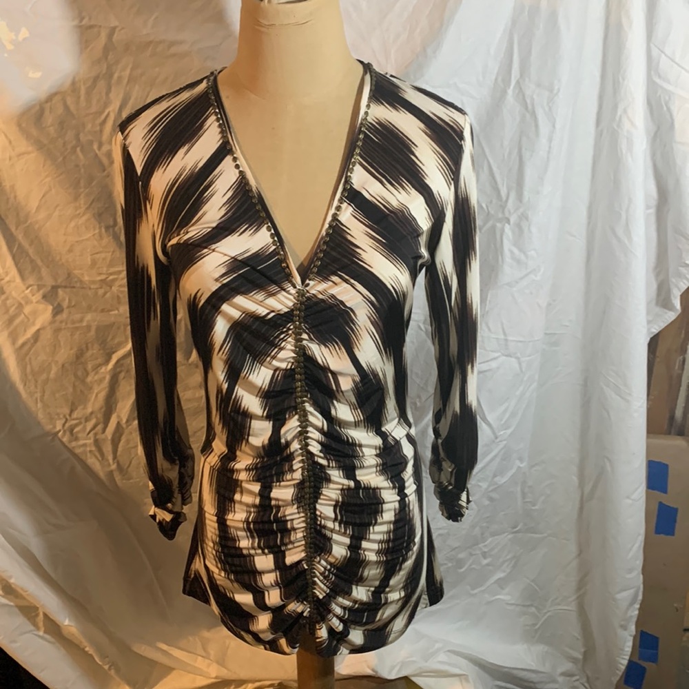 Etcetera V Neck Print Top size Small, bead detail